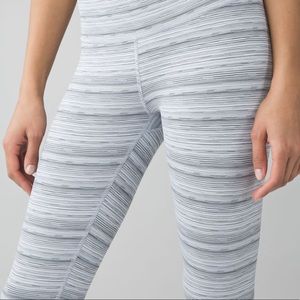 lululemon • High Times Pant 7/8 • Cyber Stripe White Silver Fox • Size 2